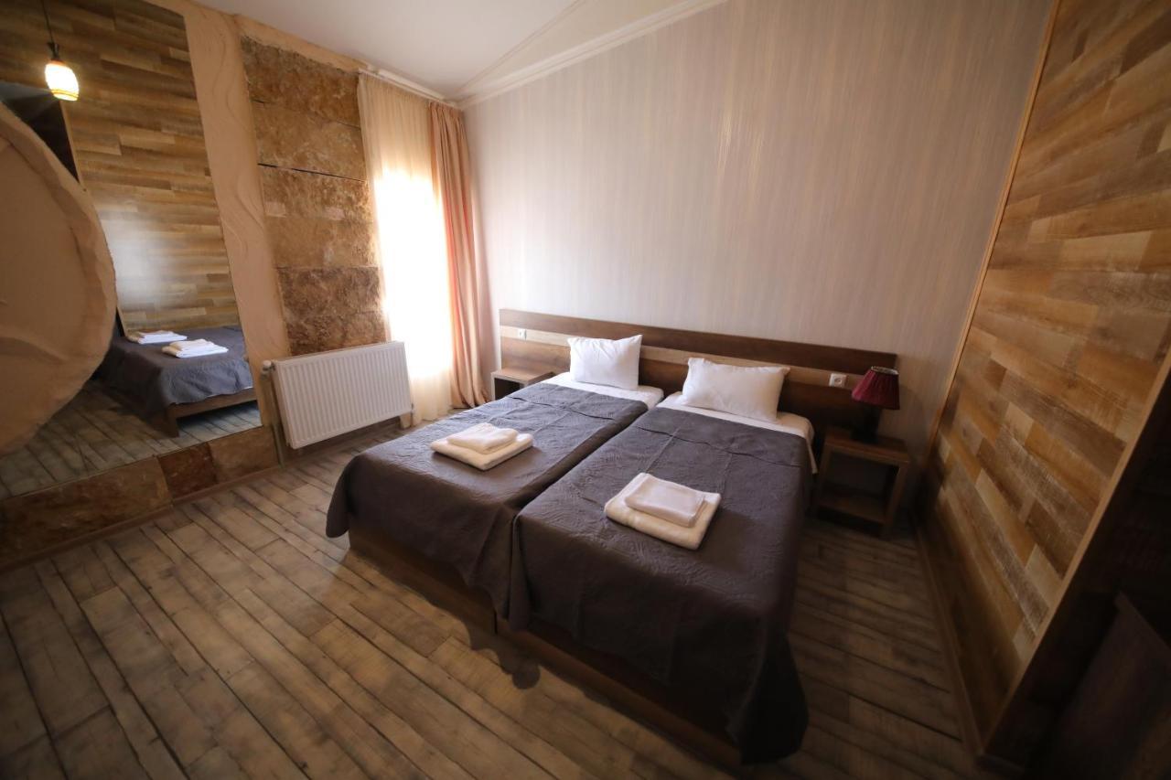 Hotel Tamari Kutaisi Esterno foto